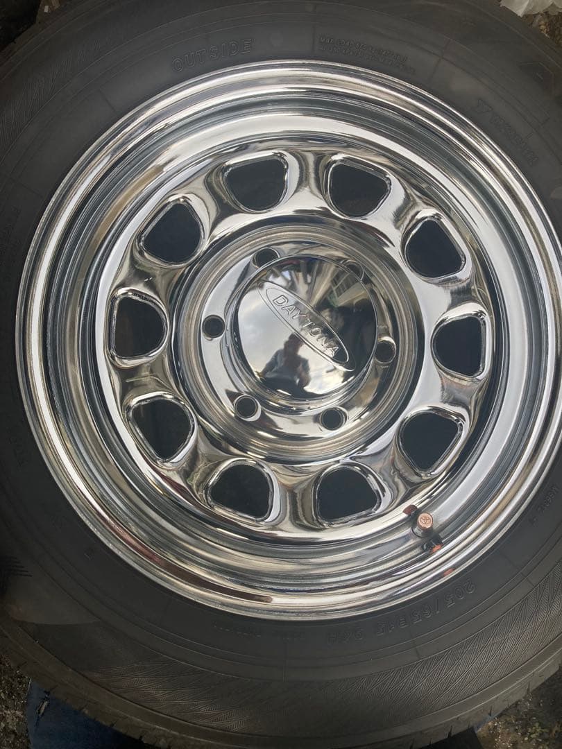 デイトナクローム15インチ　ADVAN dB タイヤ付き　ハイエースなどに