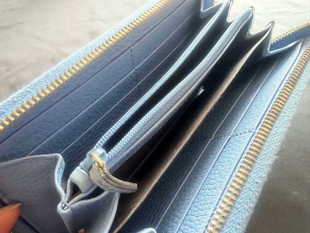 GUCCI GGロゴ 長財布 ラウンドファスナー 水色 レザー レディース