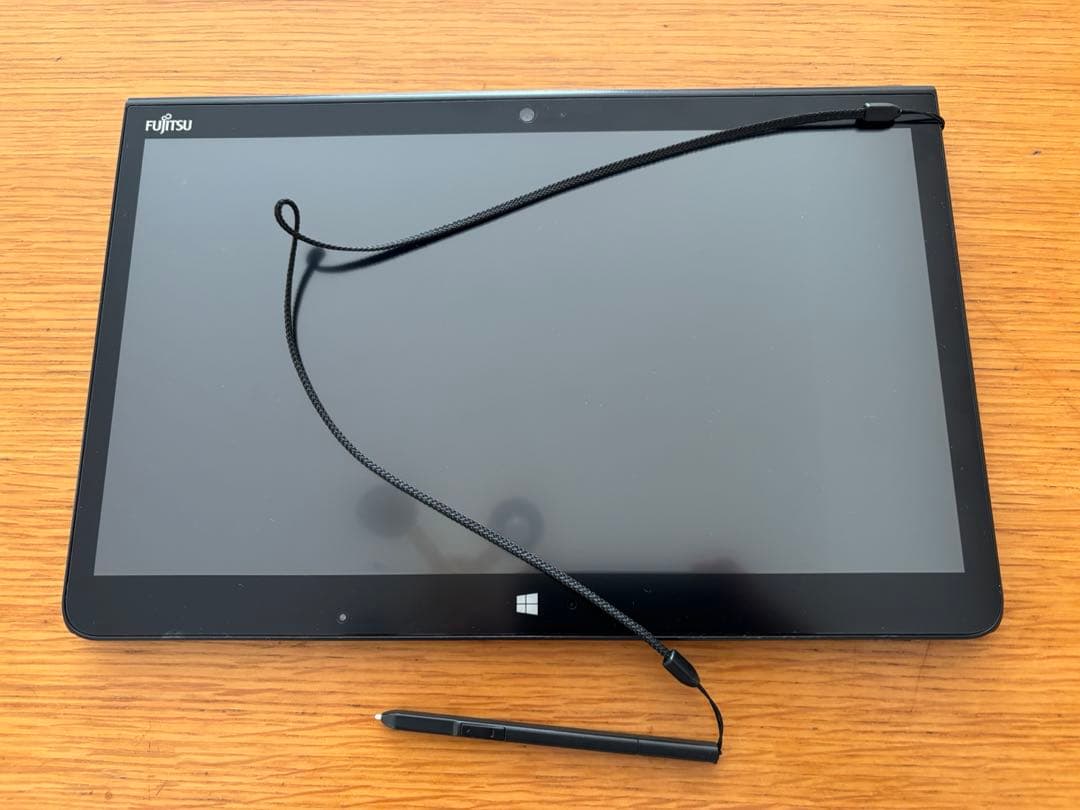 富士通ARROWS Tab Q736/M 2in1ノートパソコン