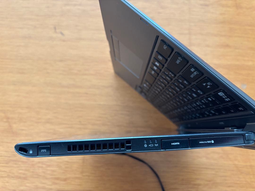 富士通ARROWS Tab Q736/M 2in1ノートパソコン