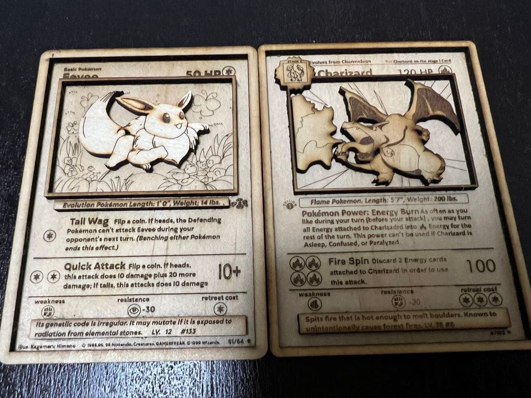 ポケモンカード　木彫り　イーブイ・リザードン