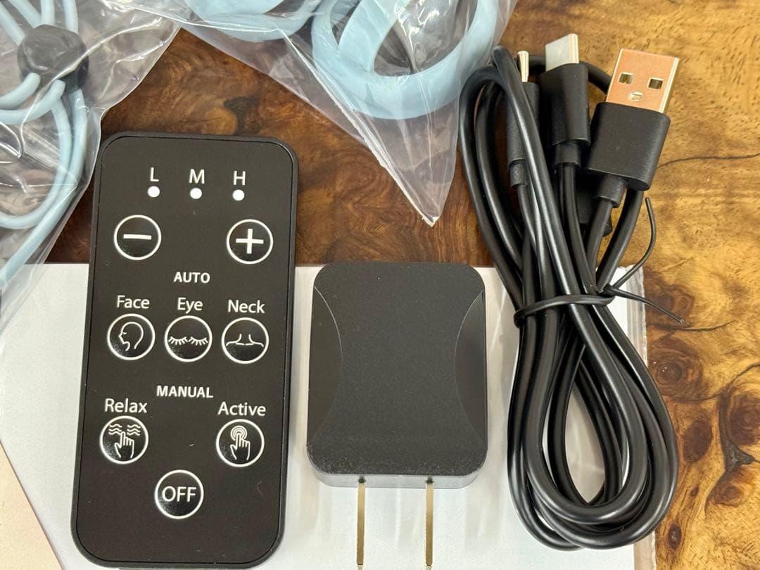 【新品】EMS美顔器 icoelle フェイシャルネックリフト 付属品一式！