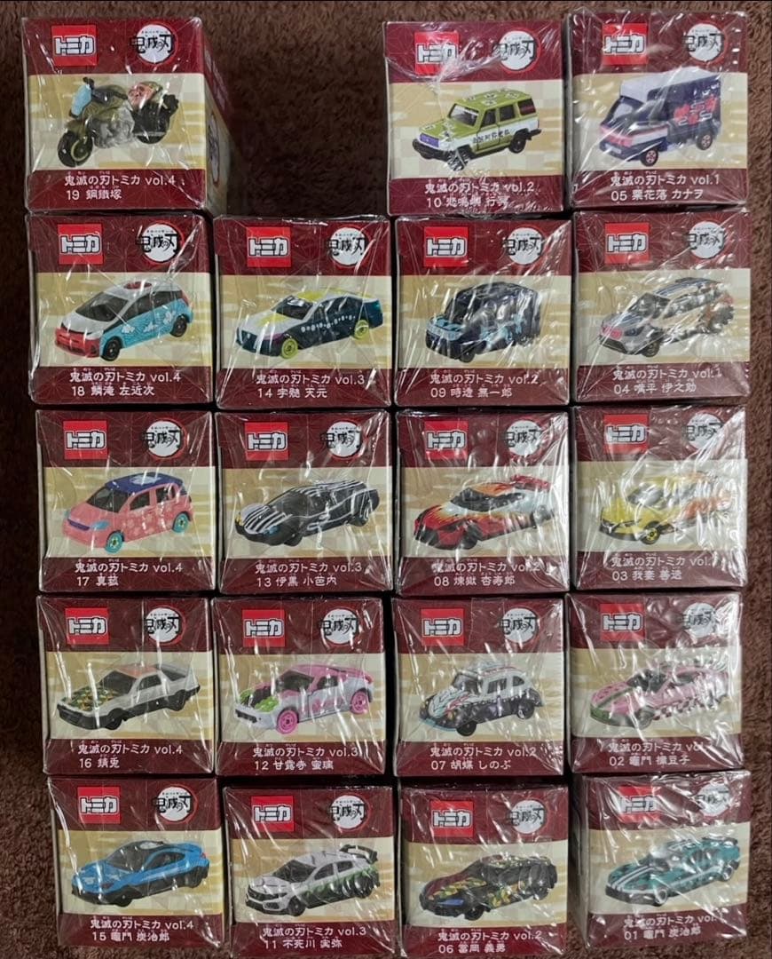 鬼滅の刃 vol.1〜vol.4・ドリームトミカ，ガムトラック。クリアケース付き