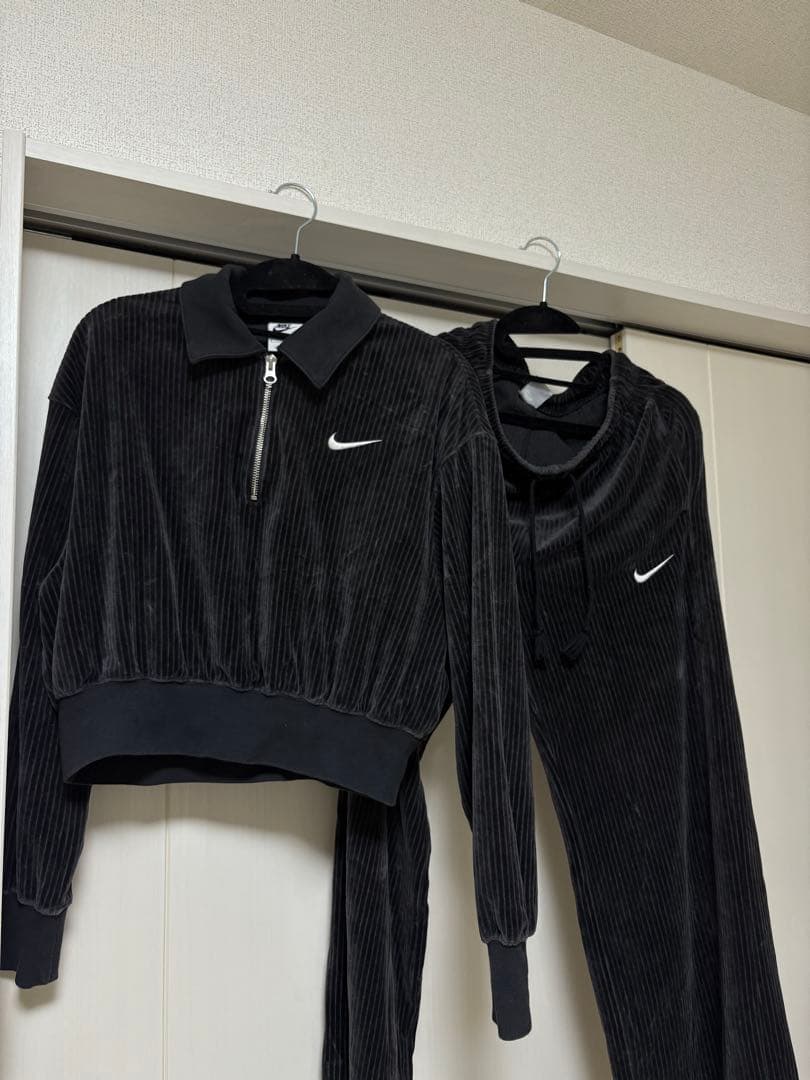Nike ブラック コーデュロイ ベロア セットアップ ショート丈