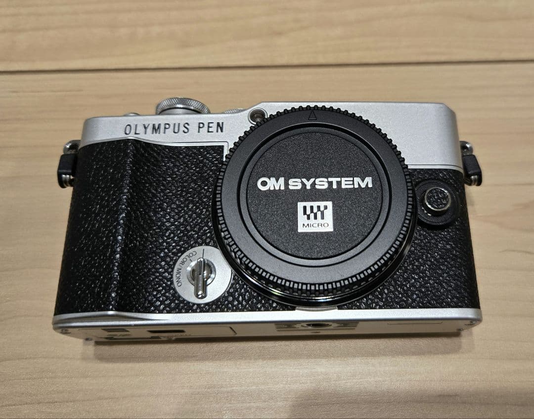OLYMPUS　PEN オリンパス　E-P7 ボディシルバー