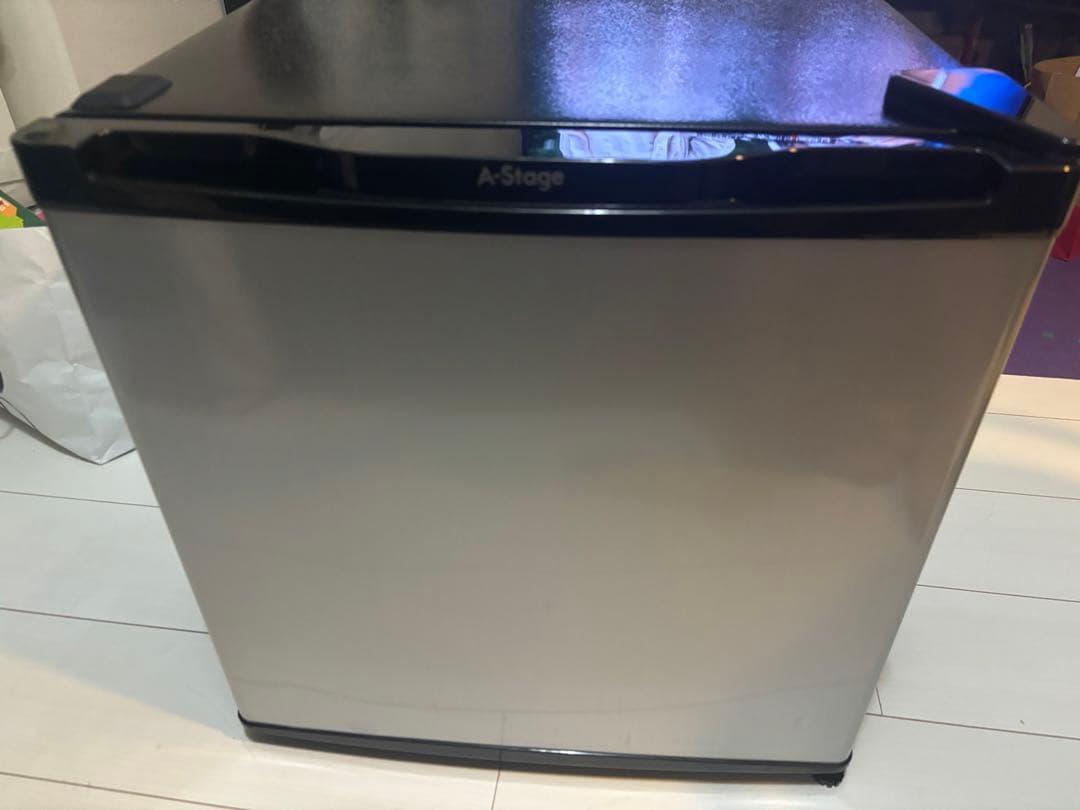 極美品　ミニ冷蔵庫　シルバー　2022年製　46L A-Stage 直接引取可能