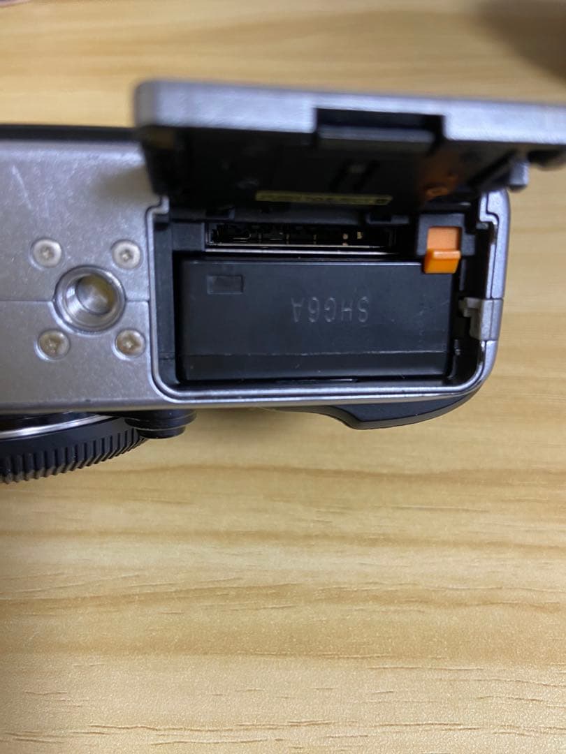 。富士フイルム　X-E1 シルバー　デジカメ