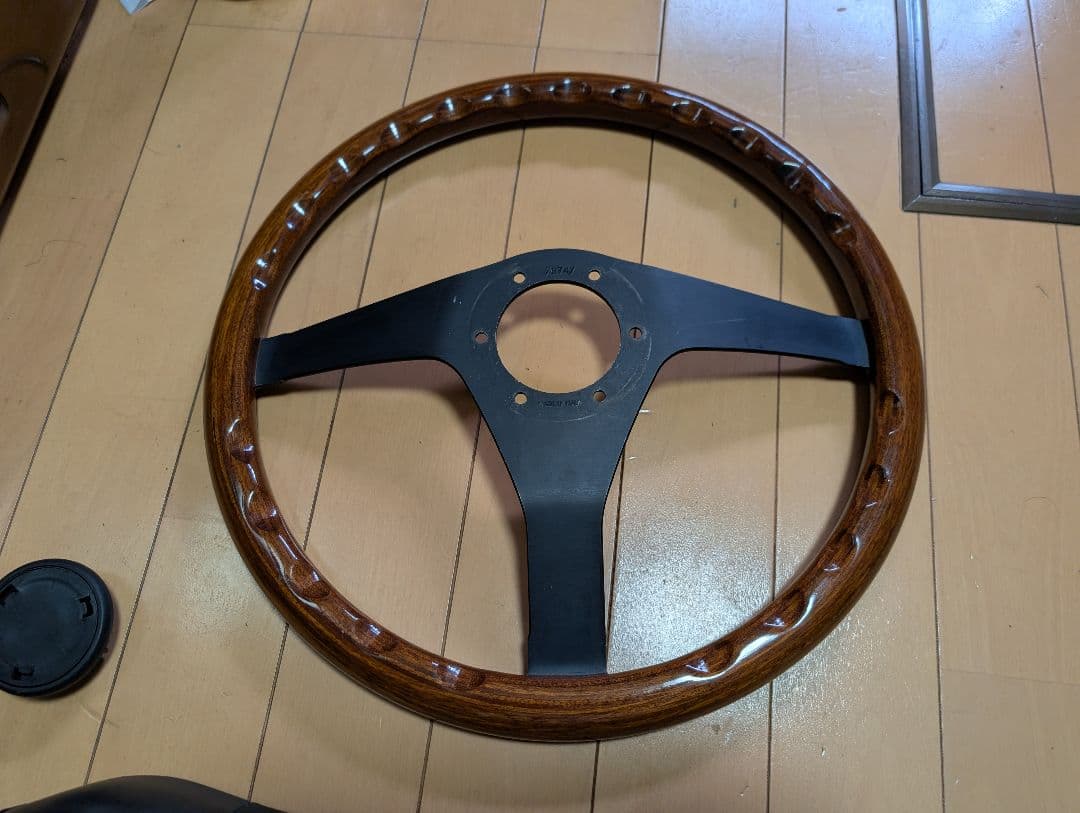 綺麗！ナルディウッド希少のZ5モデル