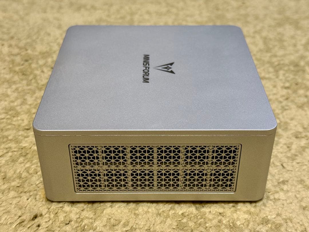 【美品】Minisforum UM880 Plus ミニPC