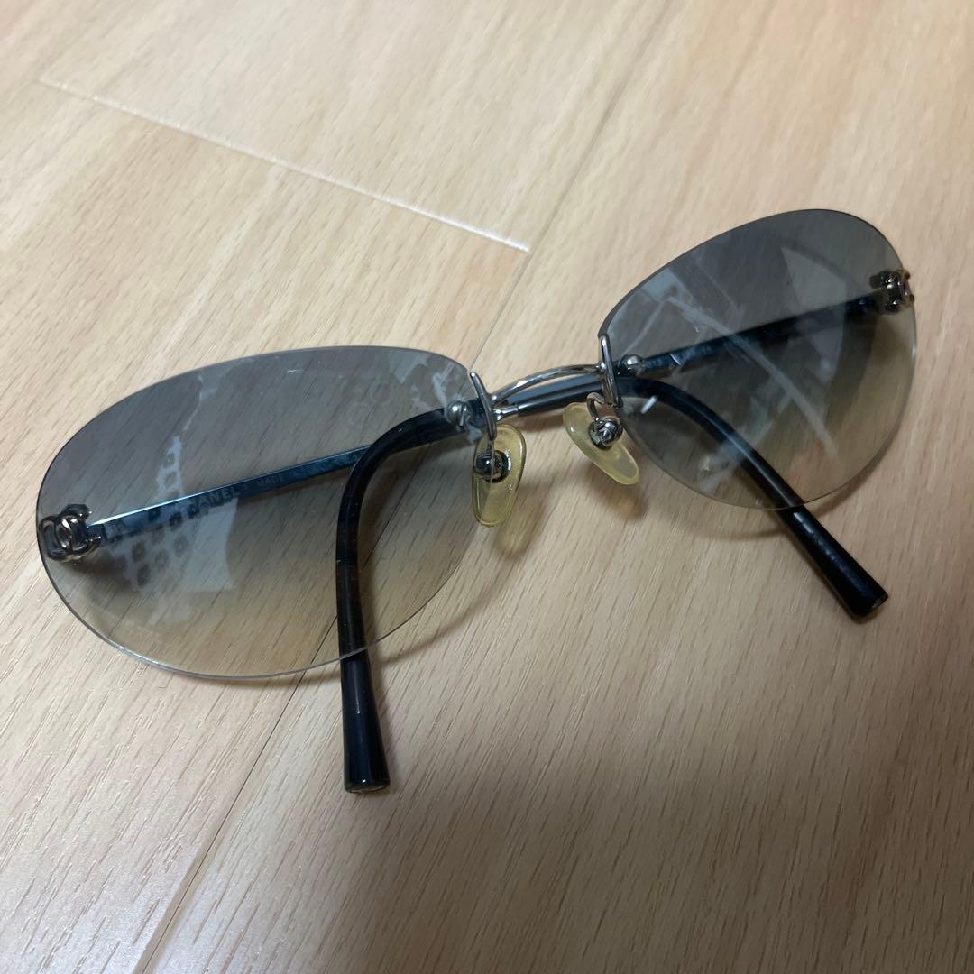 CHANEL サングラス　ココマーク　ビンテージ　リムレス