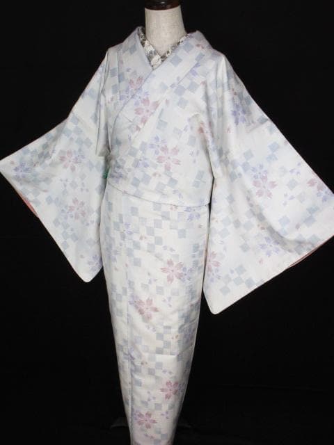 未着用に近い！さが美製＊白大島紬＊本場大島紬＊着物＊防水済み＊１６６ｃｍ＊裄６９