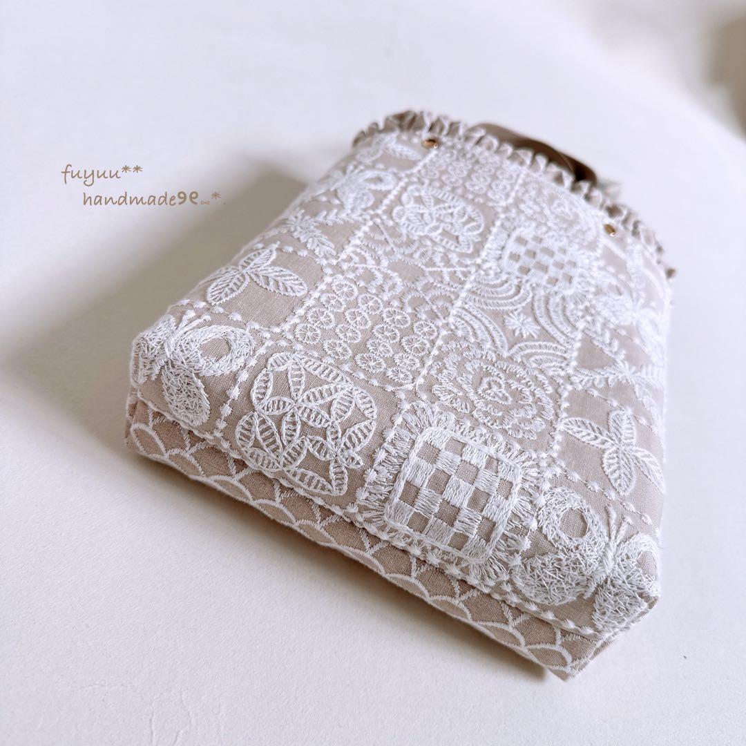 ハンドメイドꕤ︎︎控えめフリルのトートバッグ mermaid white チャーム付