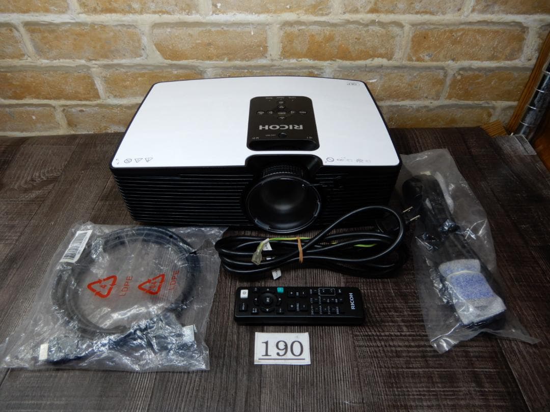 RICOH 4,100lm DLP方式 プロジェクタ☆リモコン付き☆WX5461