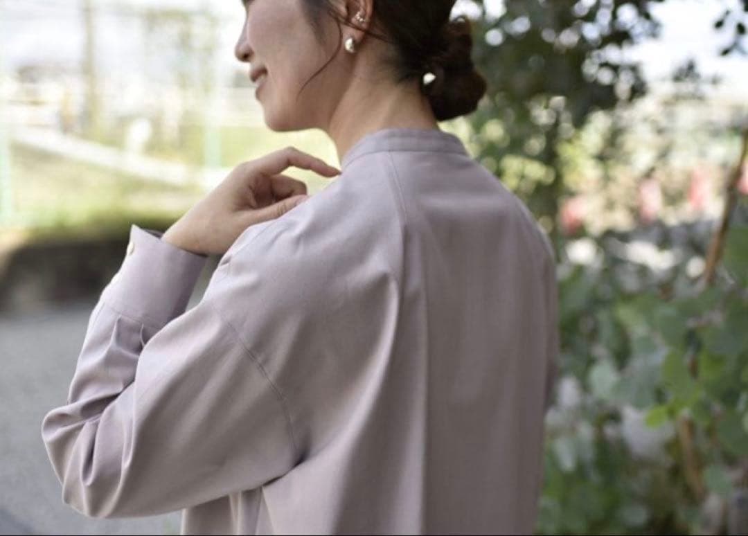 美品！完売品✾our✾シワになりにくい胸元切り替えロングシャツ