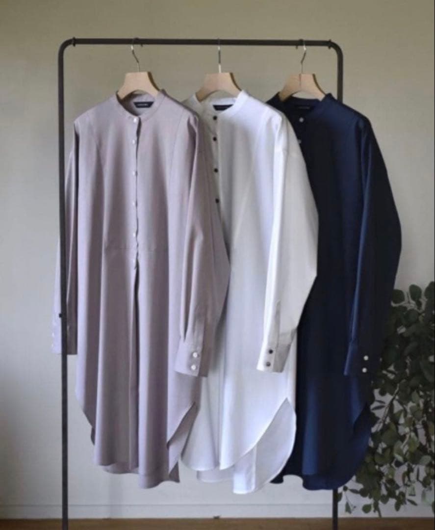 美品！完売品✾our✾シワになりにくい胸元切り替えロングシャツ