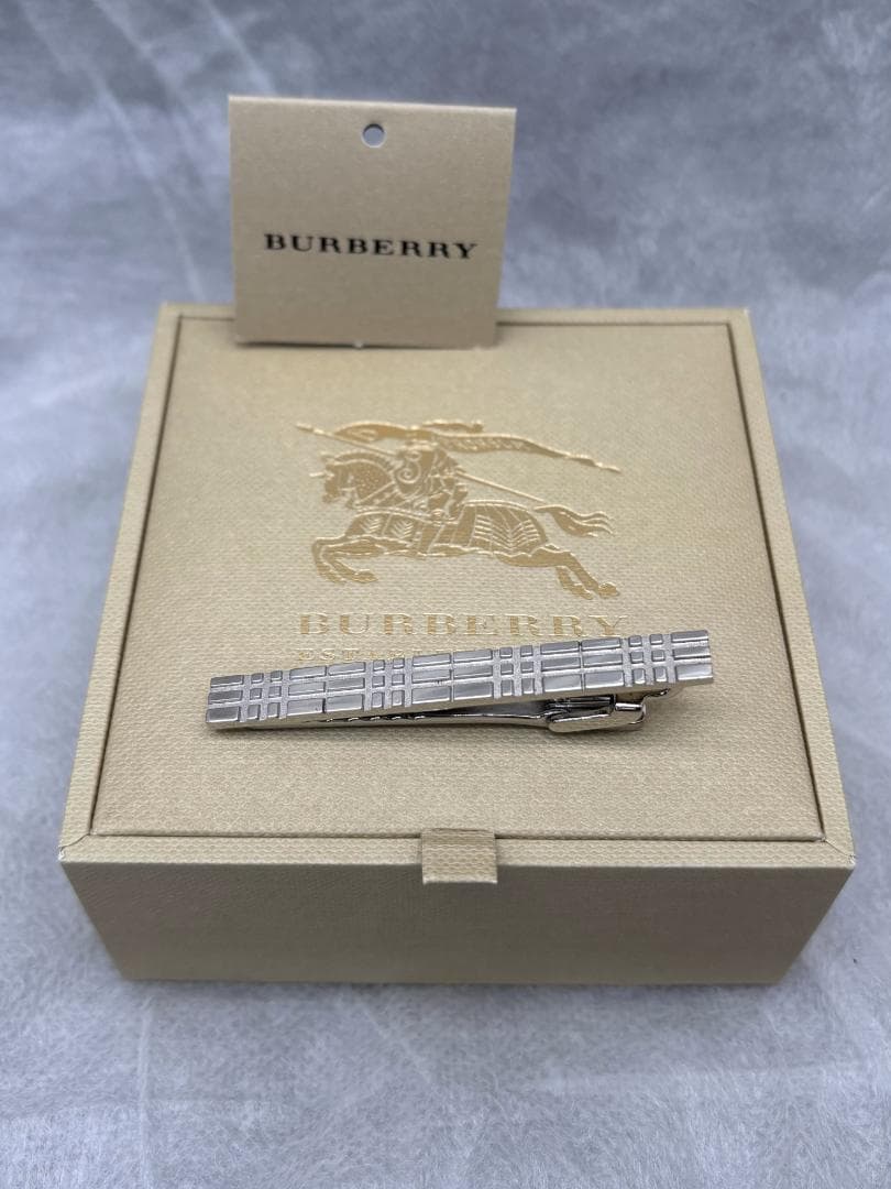 極美品　BURBERRY　バーバリー　ノバチェックデザイン　ネクタイピン　箱付き