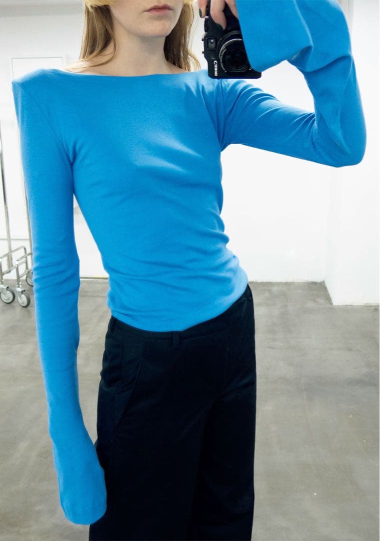 トップス ANS DOTSLOEVNER-SHOULDER TOP/BLUE