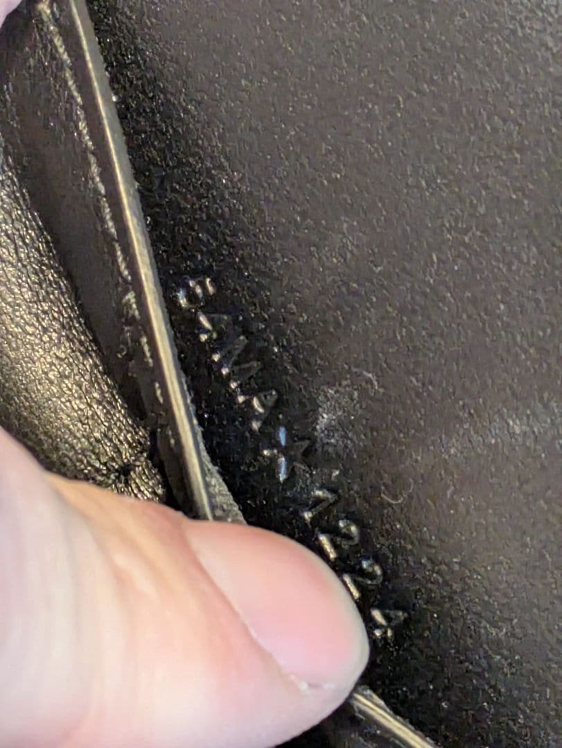 dior iPhone16 ケース チャーム付き