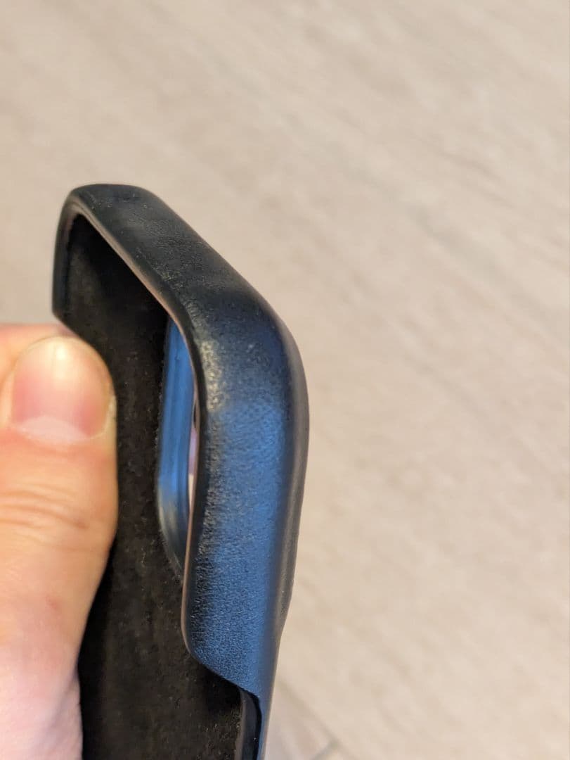 dior iPhone16 ケース チャーム付き