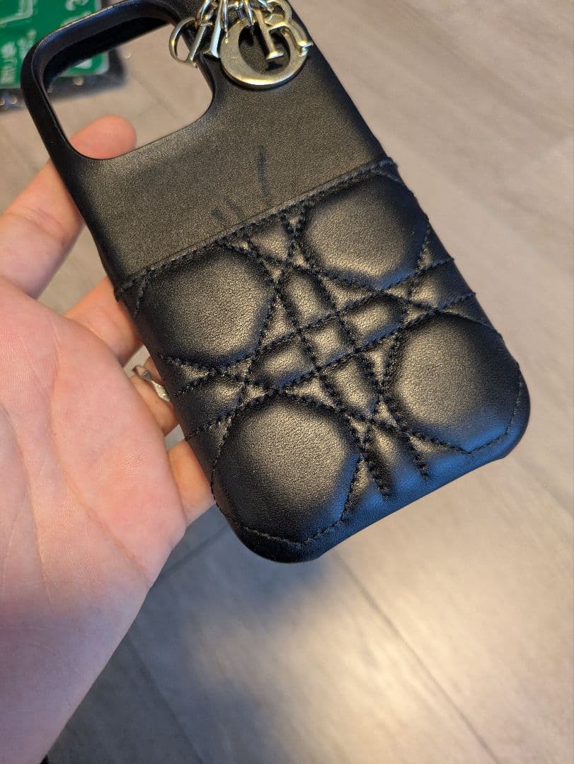 dior iPhone16 ケース チャーム付き