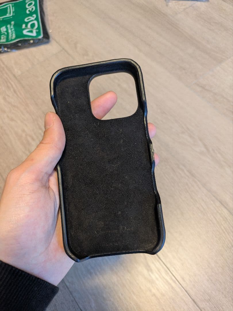dior iPhone16 ケース チャーム付き
