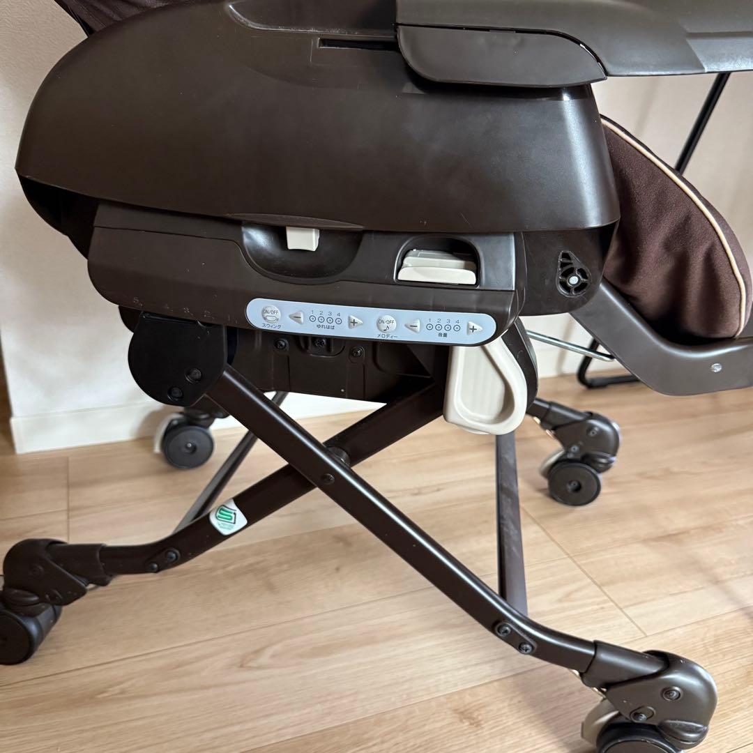 combiコンビ ネムリラ 4キャス AT オートスウィング ハイローチェア