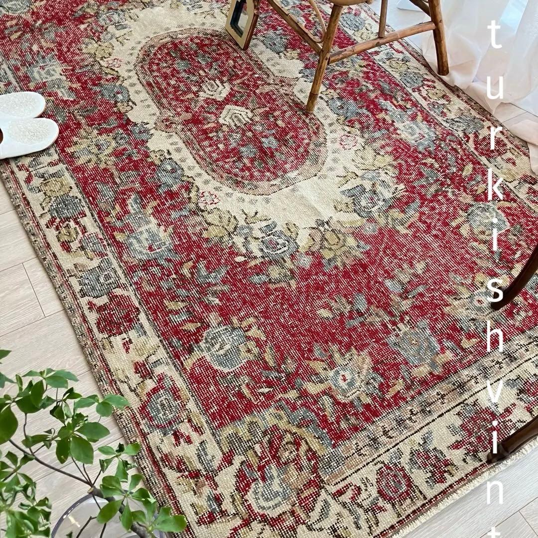 クラシカル柄✳︎114×210レッド　ブルーグレー　ローズ　トルコヴィンテージラグ