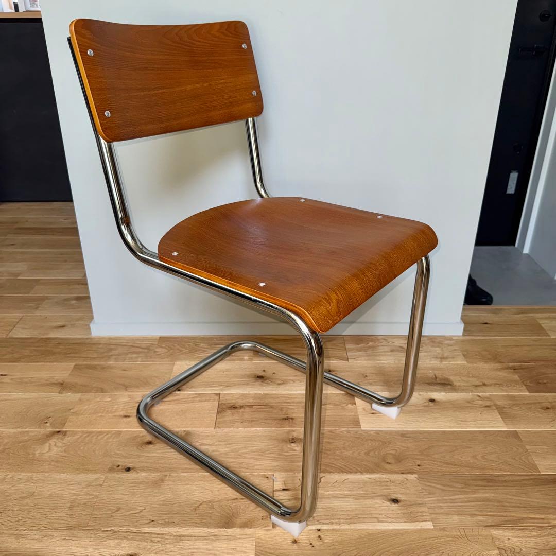 リプロダクト品キャンティレバーチェアウォルナット