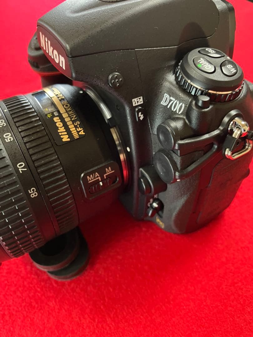 衝撃　新春大特価！　これが新品同様　Ｄ700 Ｓ数2003回　24-85mmＥＤ