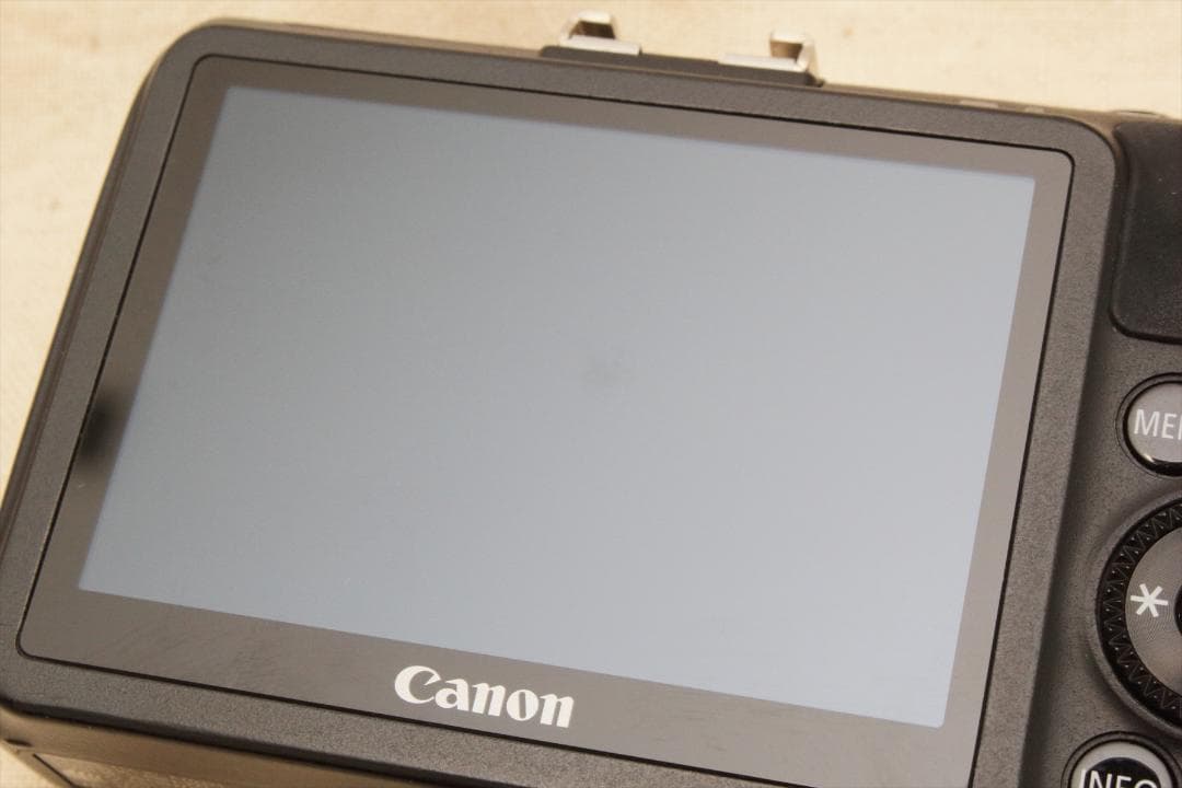 ホアン！Canon EOS M2 ボディ ジャンク