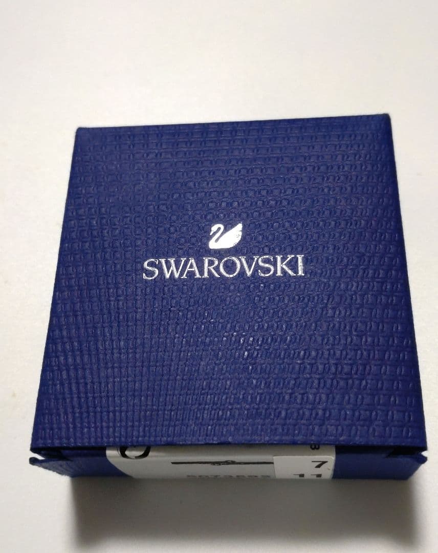 スワロフスキー　twisty バングル　クリスタル