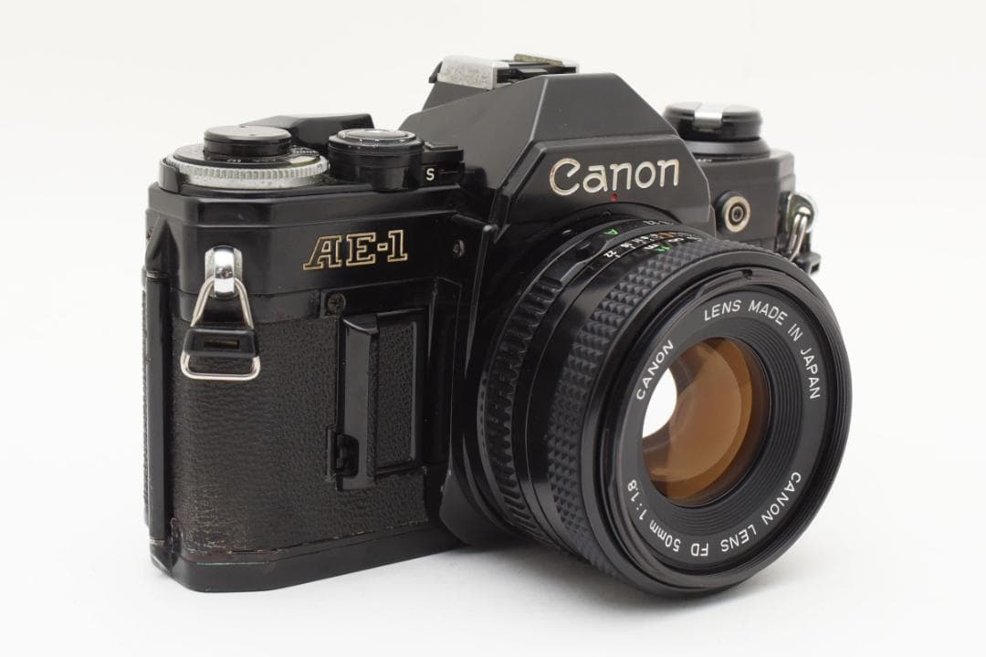 フィルムカメラ Canon AE-1 Black + New FD 50mm f1.8