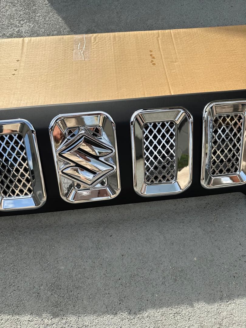 ジムニー JB64 JB74 用 フロントグリル スズキエンブレム付