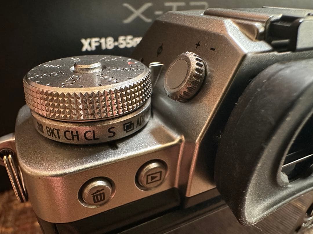 Fujifilm X-T3ミラーレスカメラ18-55㎜レンズハーフレザーケース付