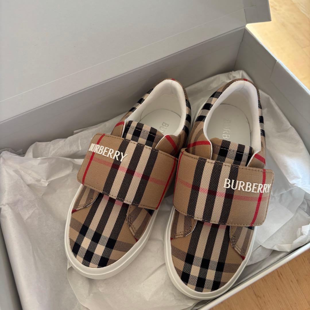 未使用 BURBERRY キッズスニーカー箱付き
