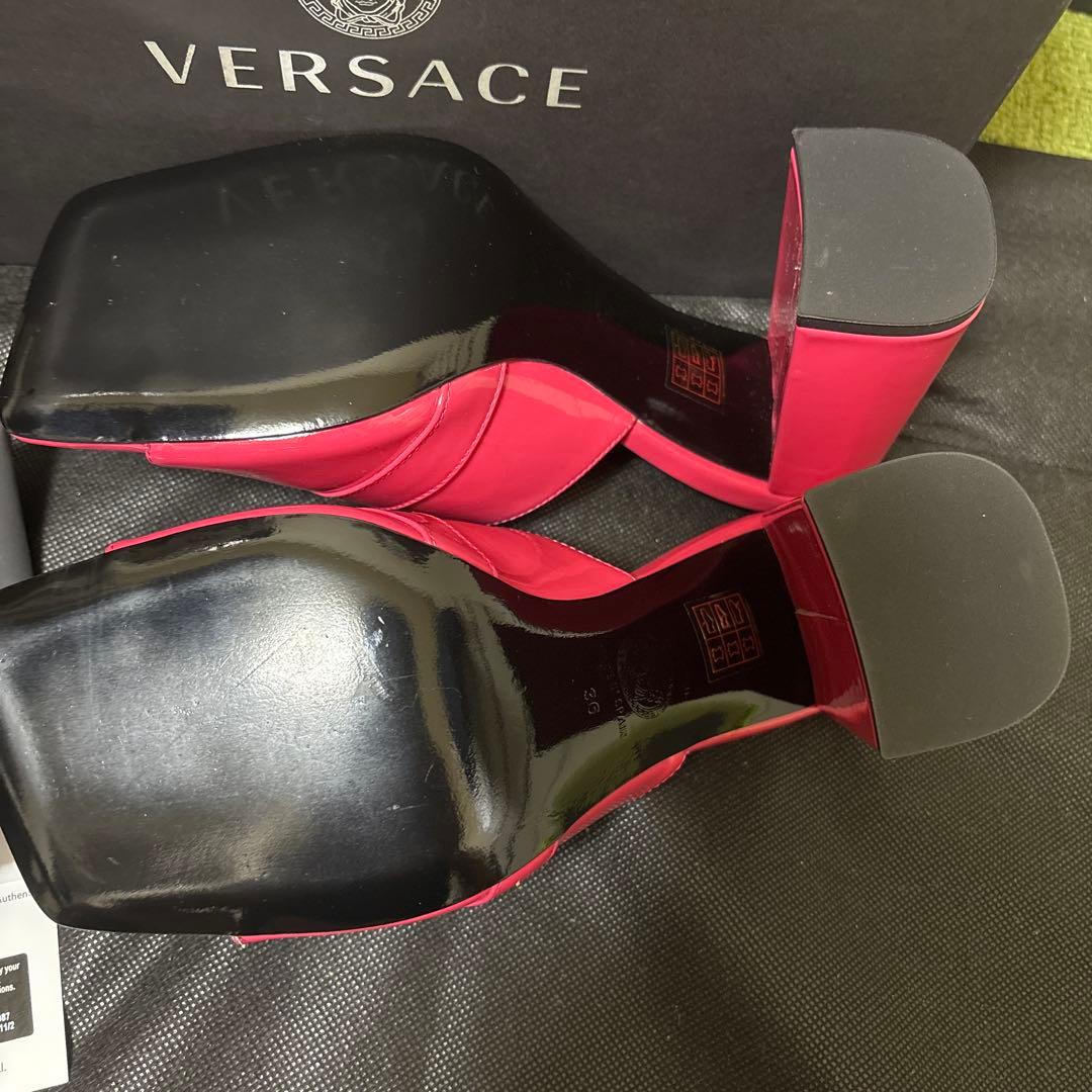 激安VERSACE ピンク メドューサ　スクエアトゥ エナメルミュール 新品