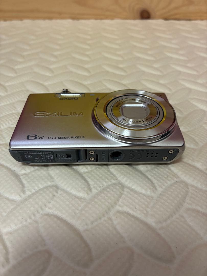 美品　casio ex-zs25 デジタルカメラ　充電コード未開封