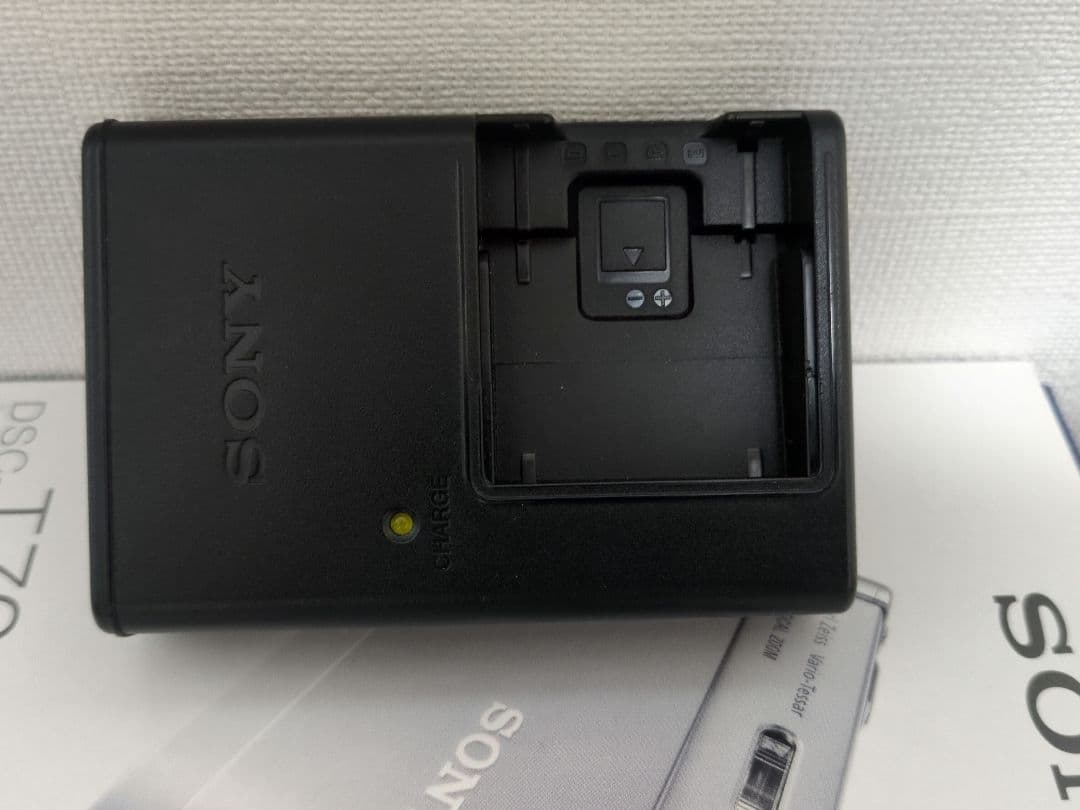 SONY DSC-T70 コンパクトデジタルカメラ