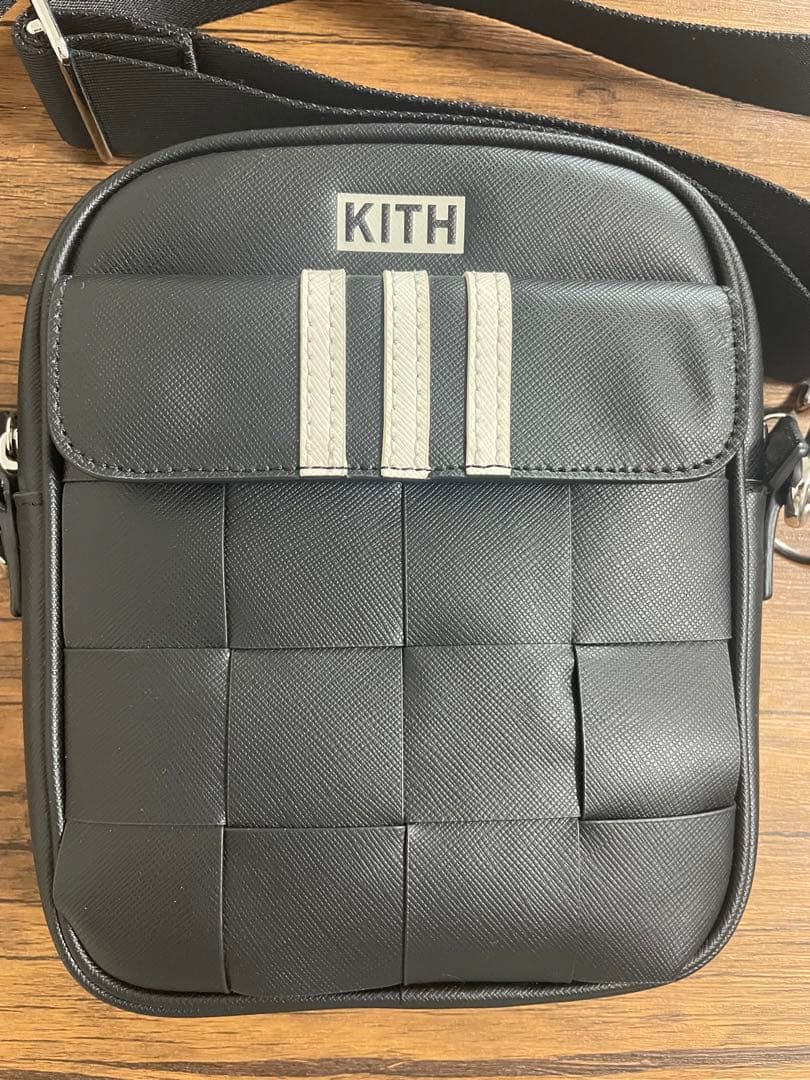 kith adidas レザーショルダーバッグ