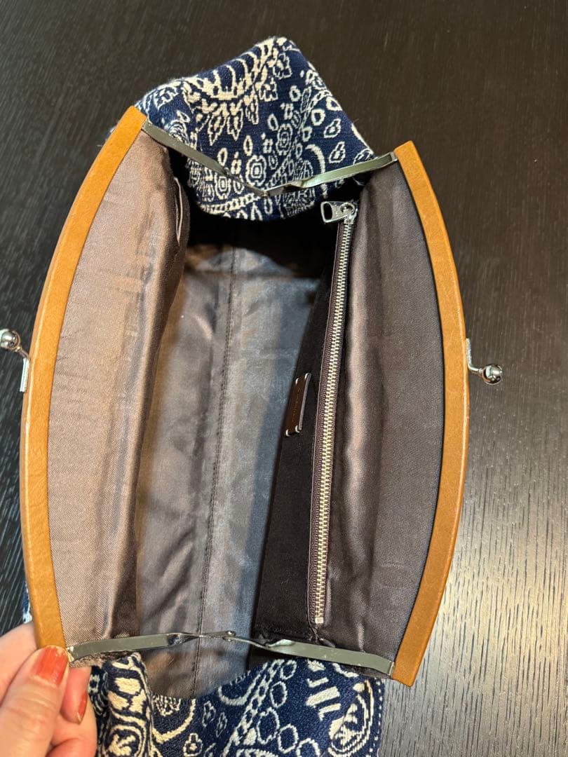 お値下げしました。A VACATION ペイズリー柄 クラッチバッグ