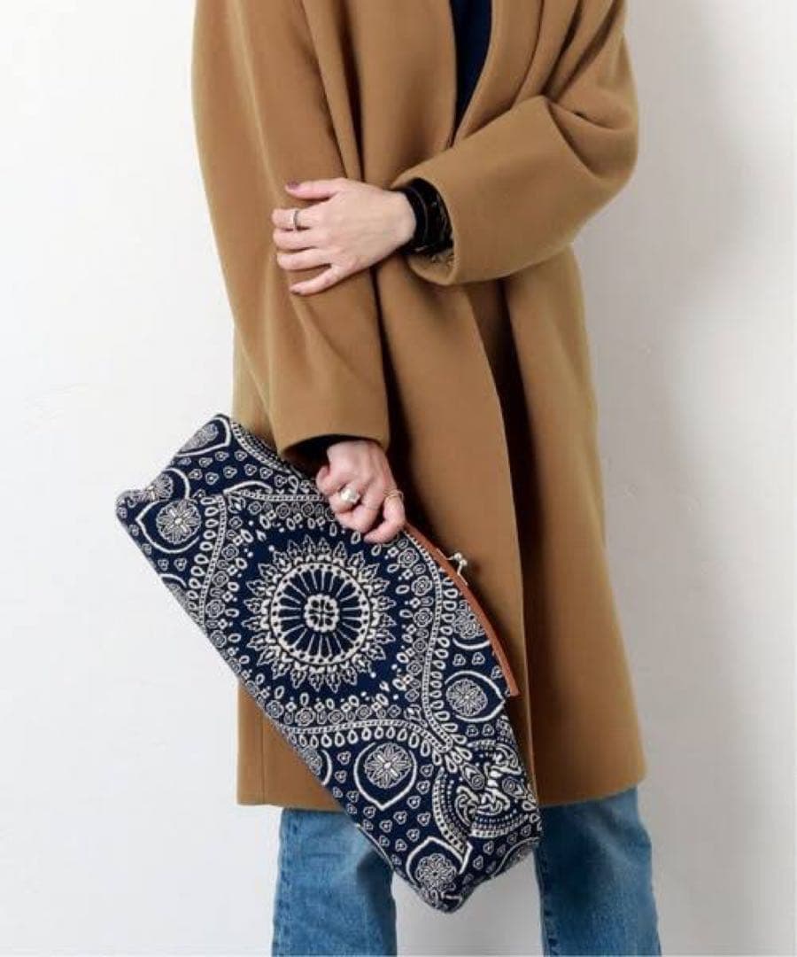 お値下げしました。A VACATION ペイズリー柄 クラッチバッグ