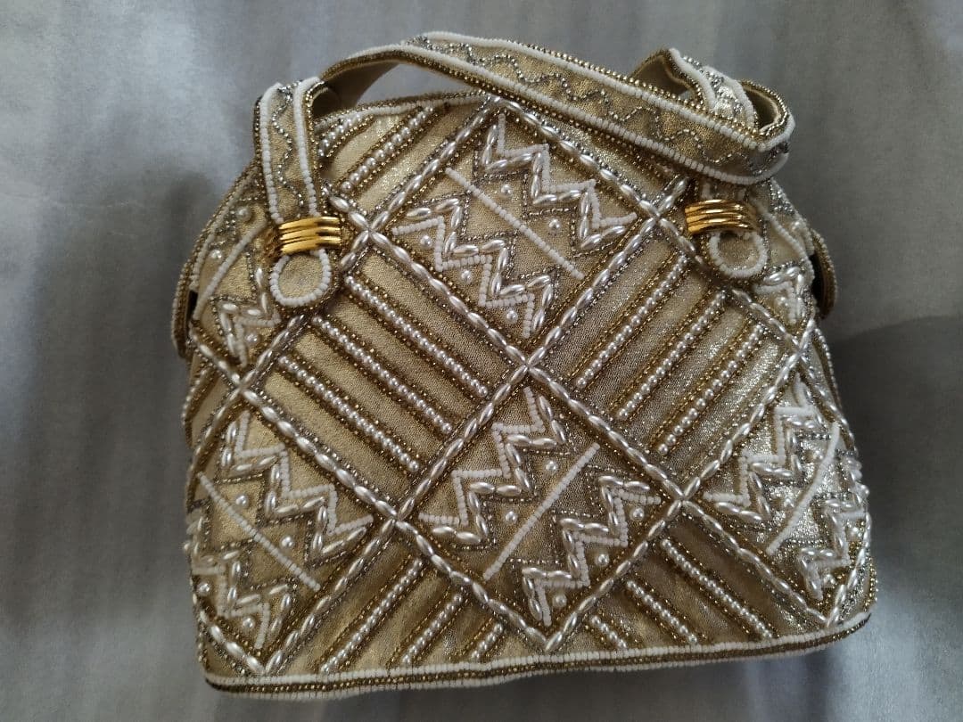 ＬＵＭＹ はしもと皇室御用達　ビーズバック　普段使いに使えそうなお洒落タイプ