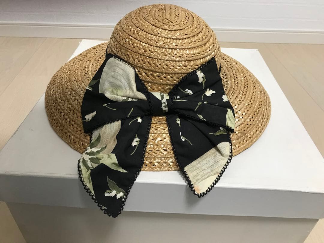 ★未使用に近い　カネコイサオ　リボン鈴蘭、麦わら帽子柄　麦わら帽子