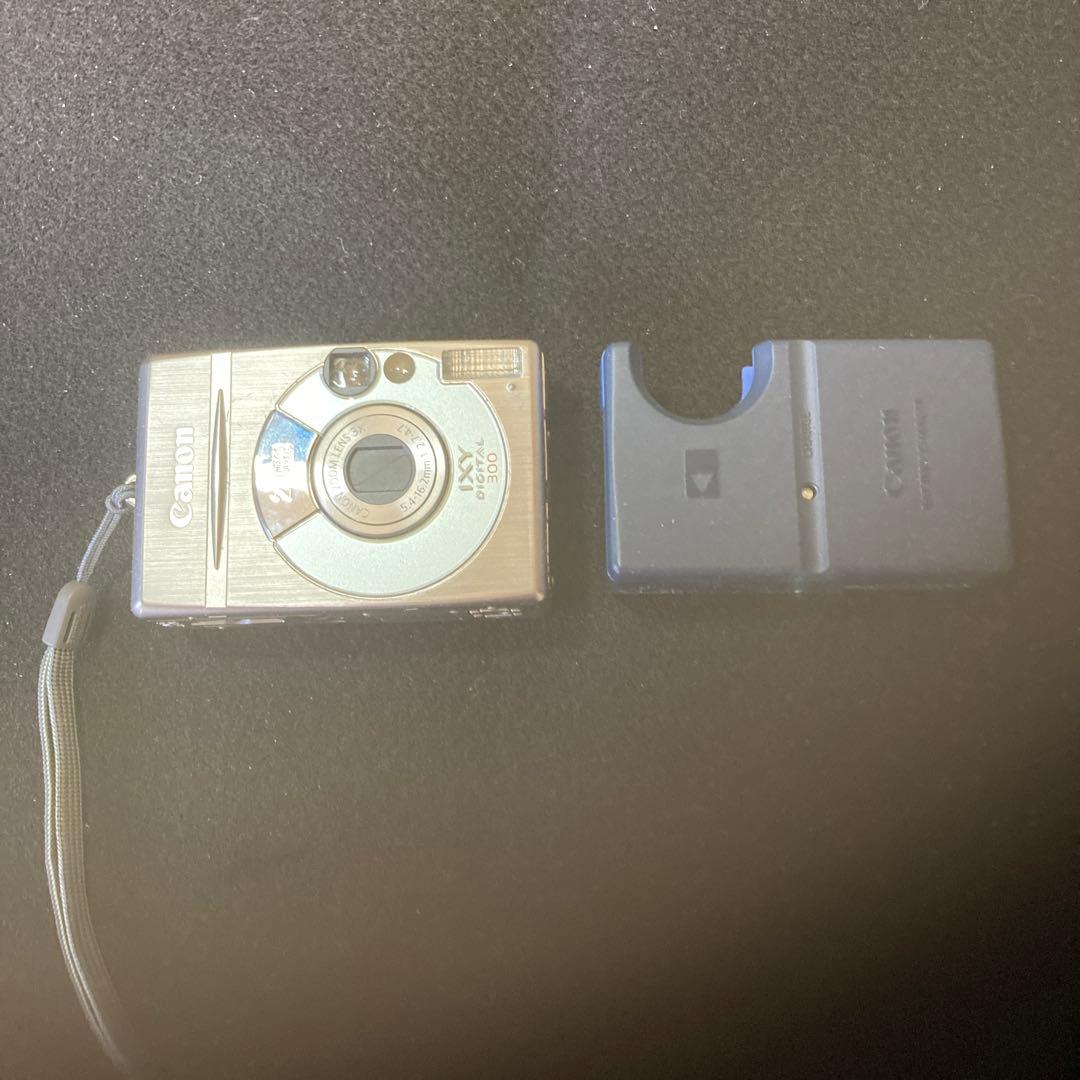 Canon IXUS 100 IS シルバー バッテリーパック付き　　　中古
