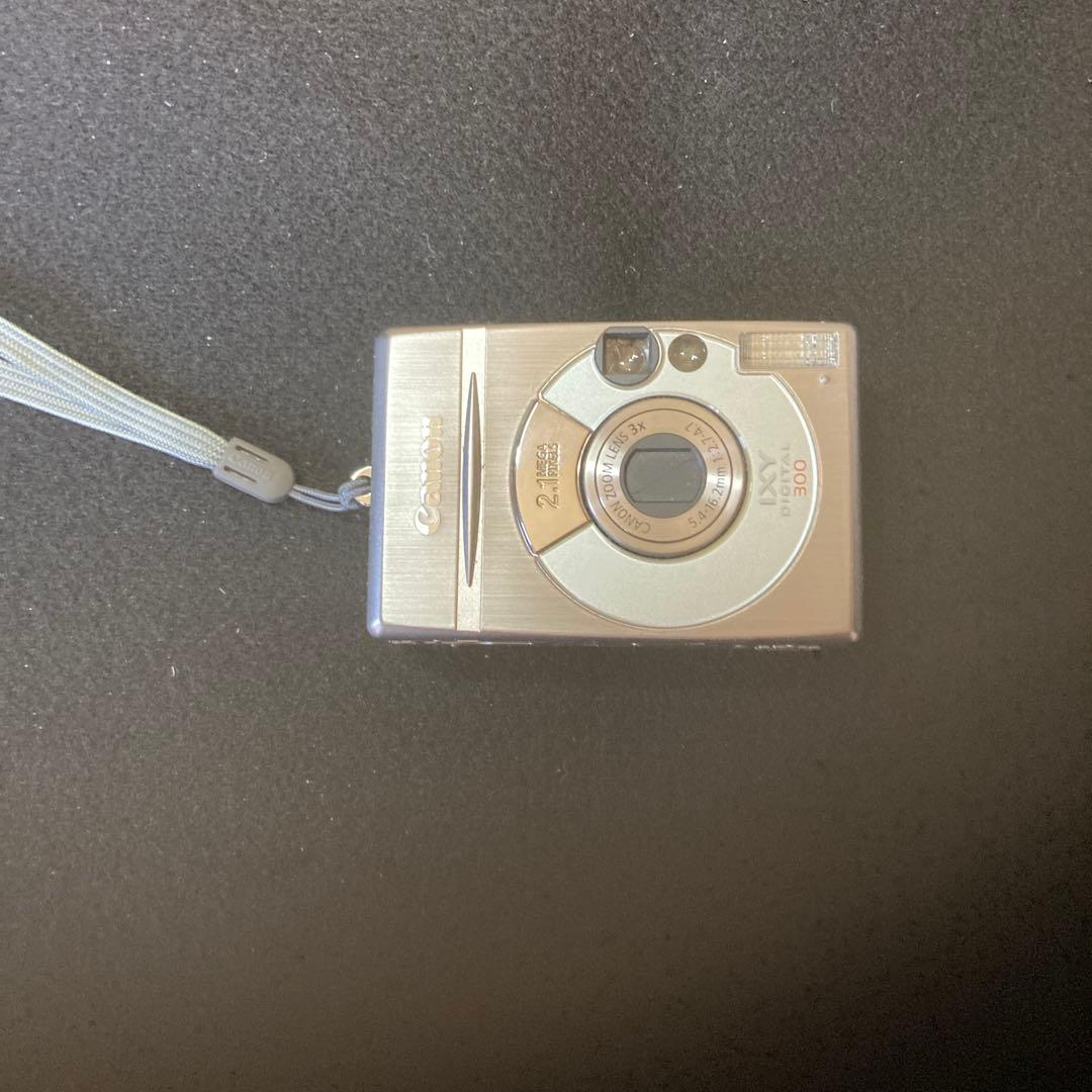 Canon IXUS 100 IS シルバー バッテリーパック付き　　　中古