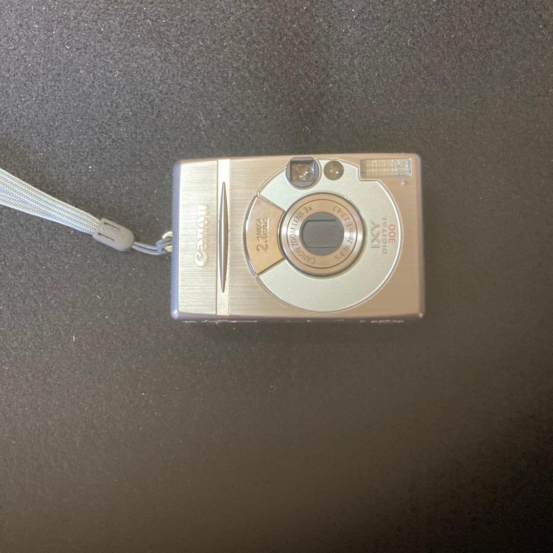 Canon IXUS 100 IS シルバー バッテリーパック付き　　　中古