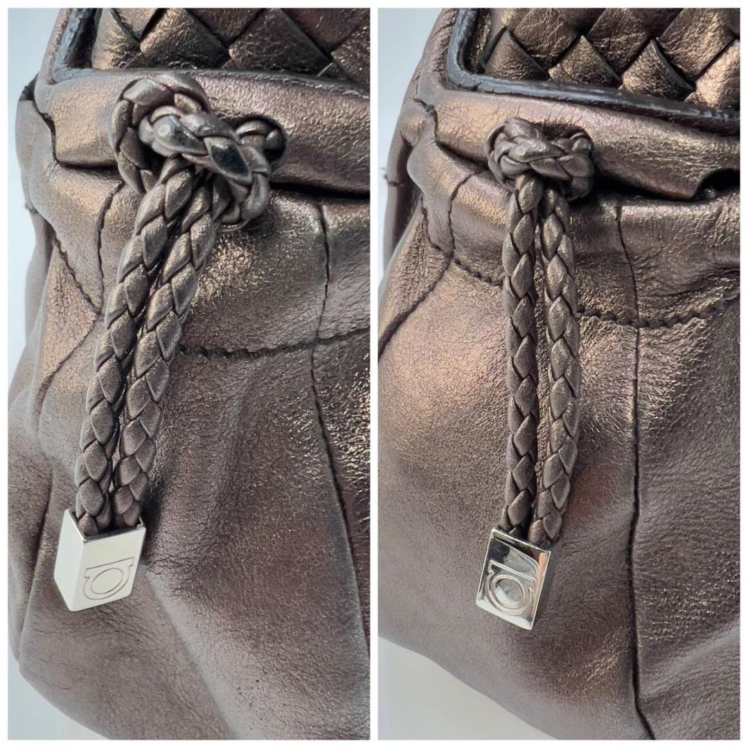 Salvatore Ferragamo ワンショルダーバッグ メタリックレザー