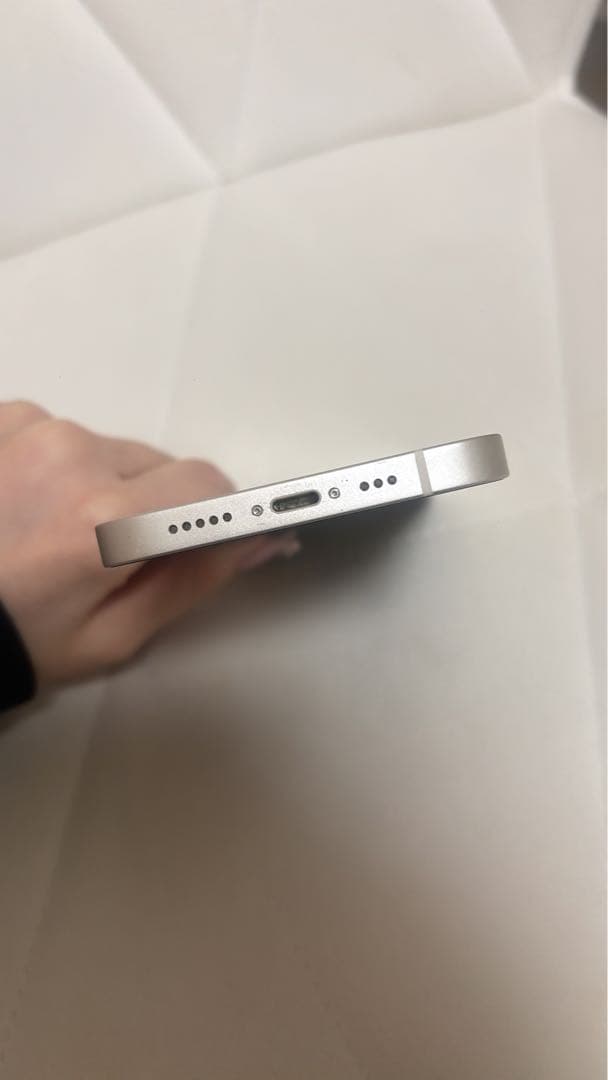 iPhone 13 128GB 本体 スターライト