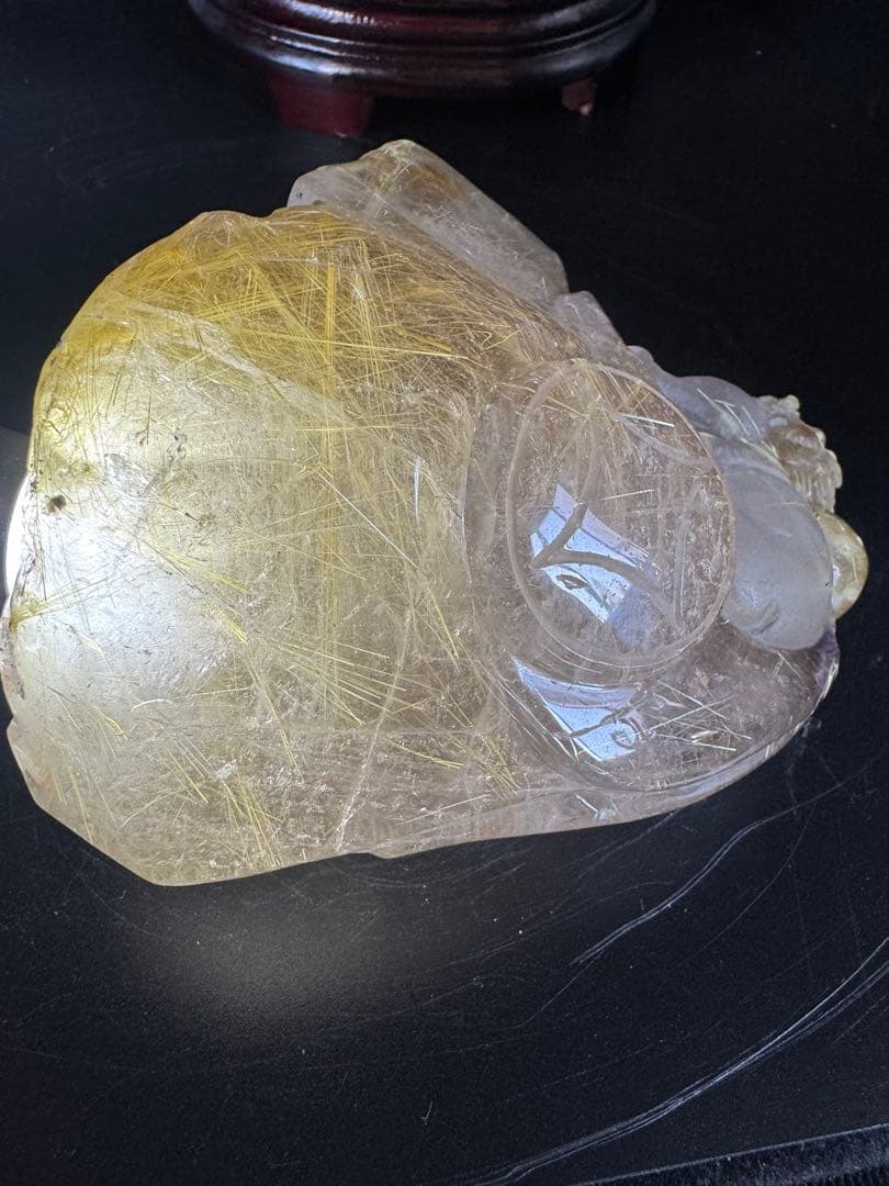 ルチルクォーツ貔貅彫り　天然石　台座付き