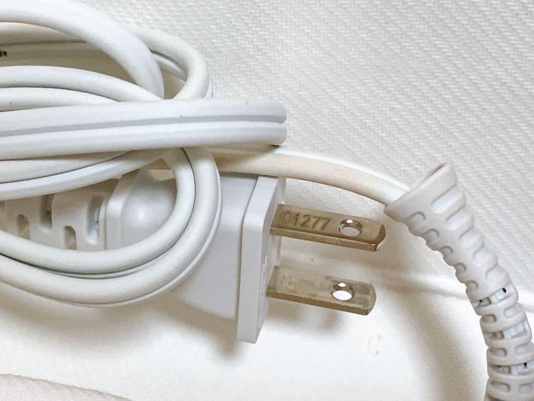 KINUJO ミニアイロン ホワイト　海外対応　deuxKM001 キヌジョ